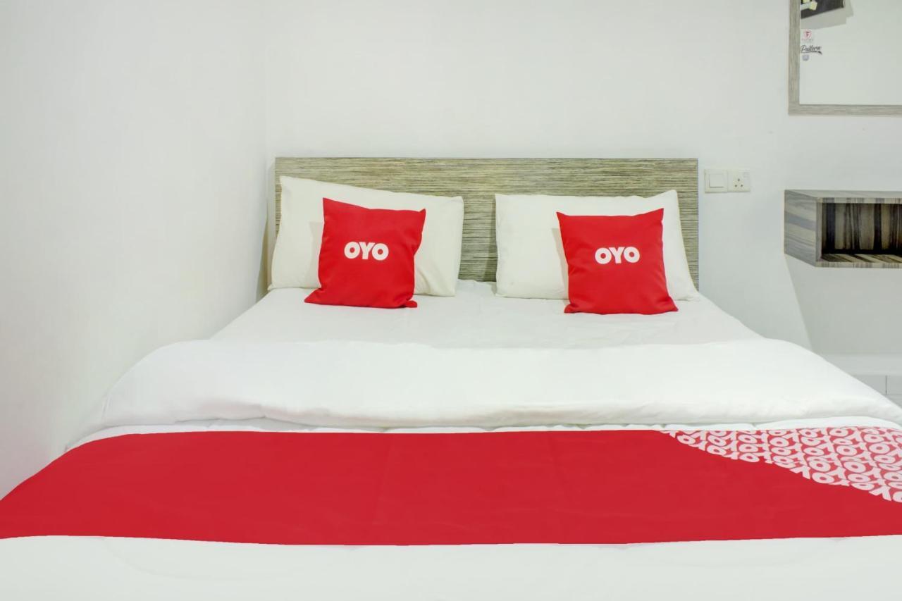 Oyo 90028 Ragula Hotel Τζόχορ Μπάχρου Εξωτερικό φωτογραφία
