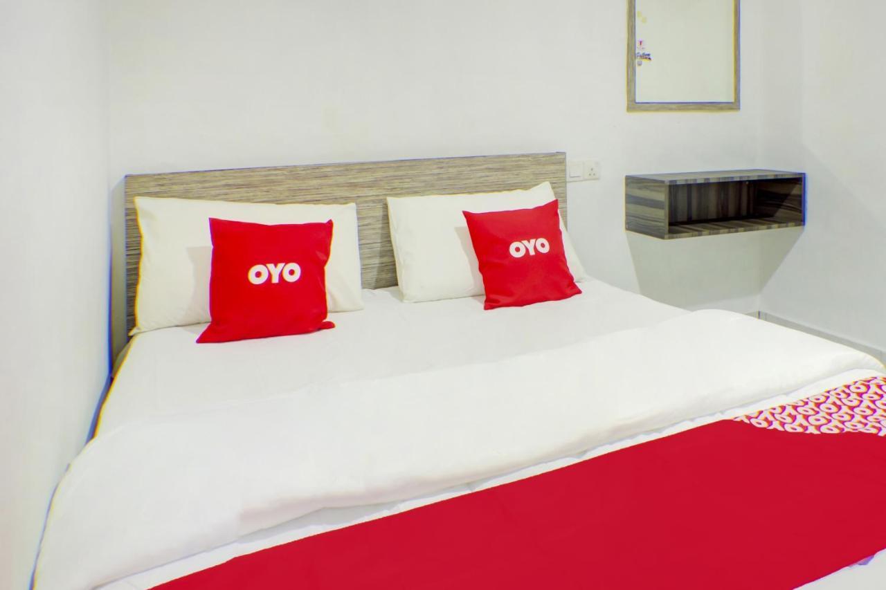 Oyo 90028 Ragula Hotel Τζόχορ Μπάχρου Εξωτερικό φωτογραφία