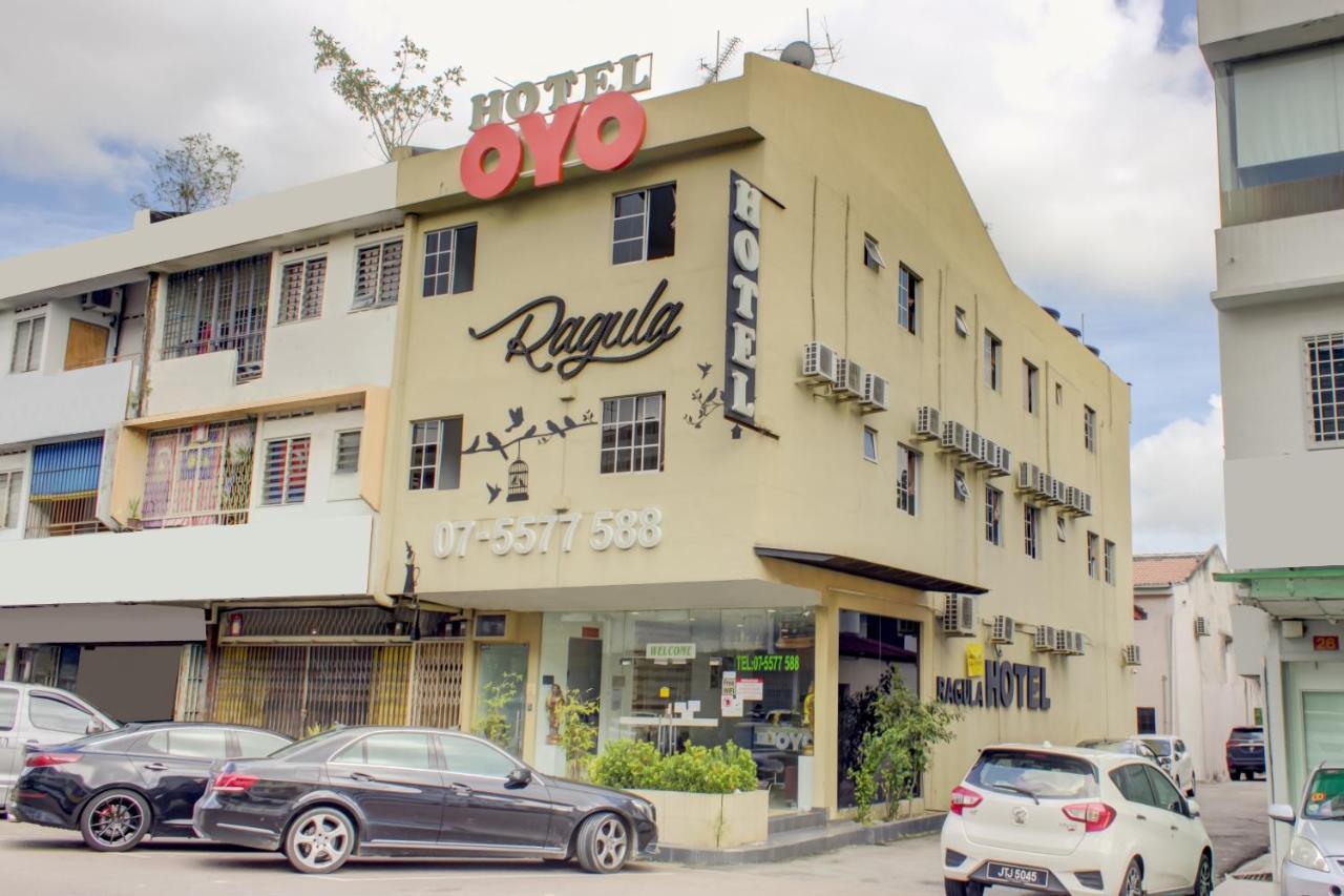 Oyo 90028 Ragula Hotel Τζόχορ Μπάχρου Εξωτερικό φωτογραφία
