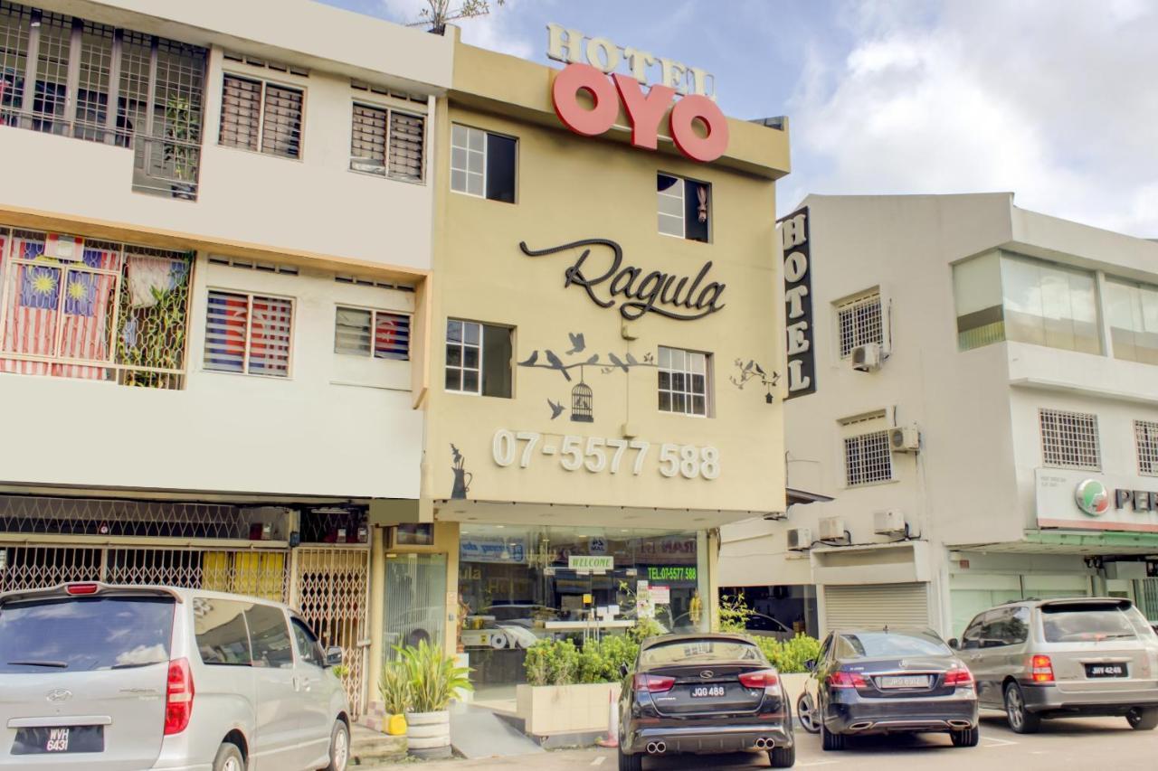 Oyo 90028 Ragula Hotel Τζόχορ Μπάχρου Εξωτερικό φωτογραφία